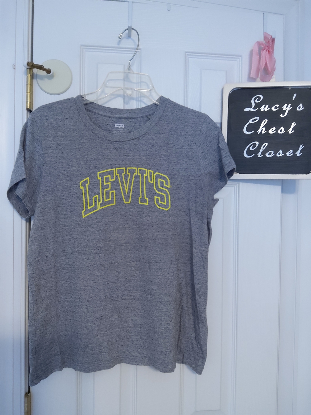 Levi's Gray Tee with Yellow Logo S
